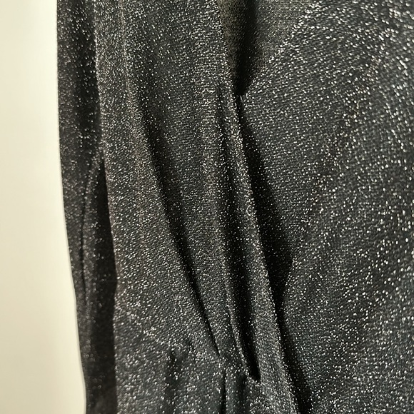 Gorgeous black dress with sparkle. - Picture 6 of 8